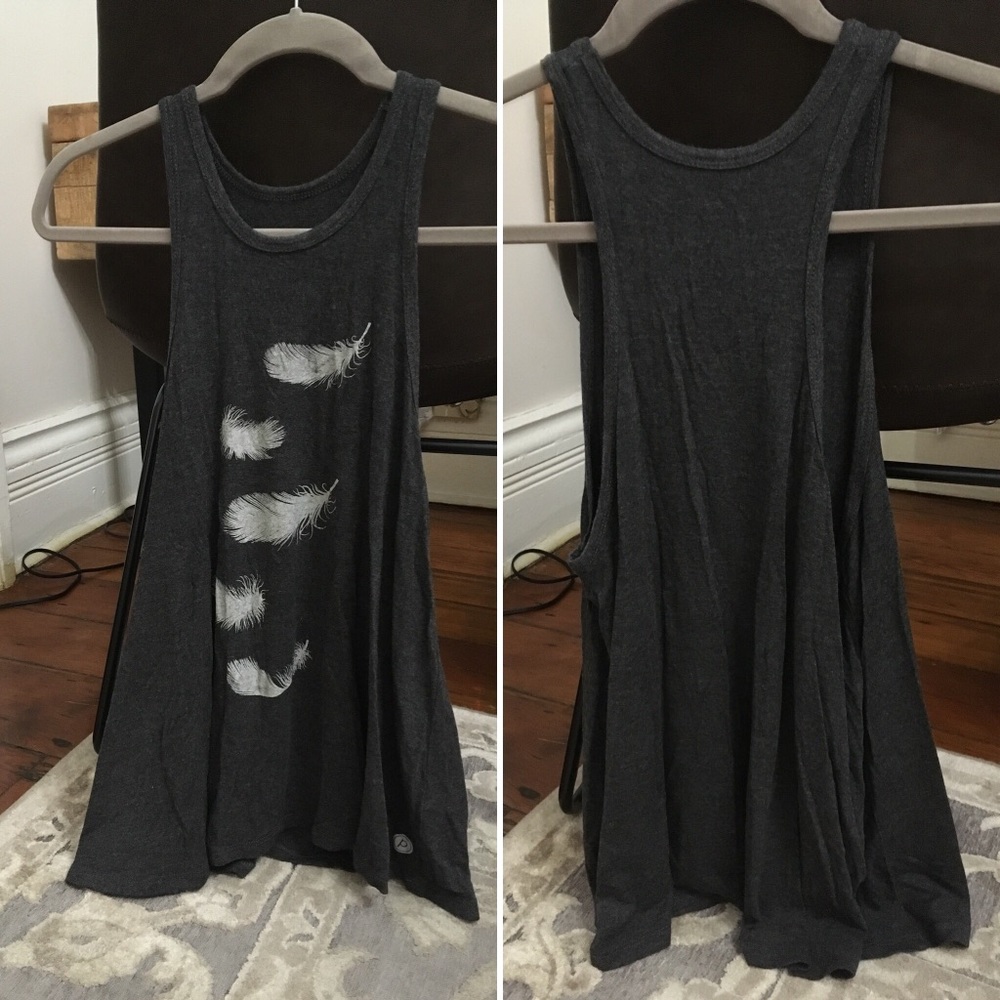 PB Feather Tank ❤️ Worn less than 5 tines!